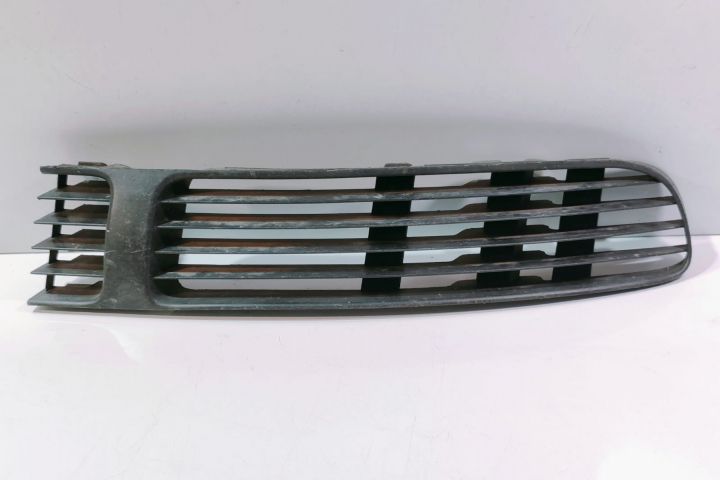 Grila dreapta 3B0853678B Volkswagen VW Passat B5
