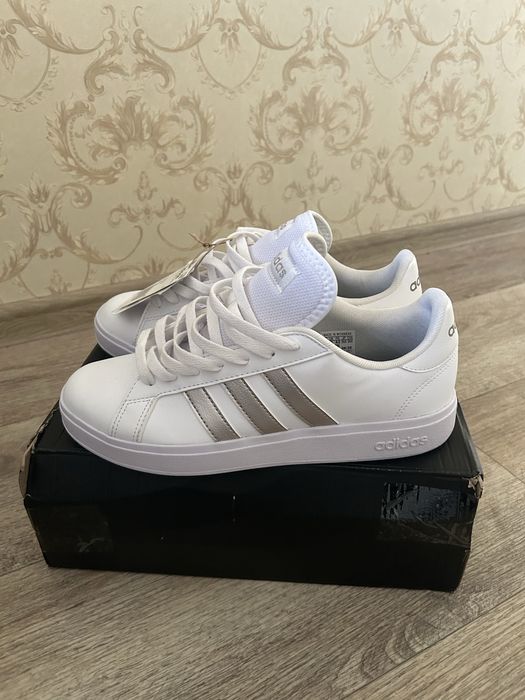 Adidas кроссовка