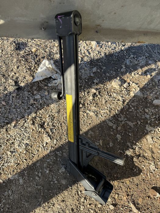 Домкрат от БМВ Е38