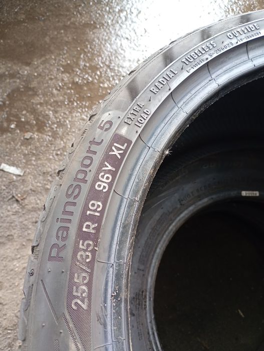 Перфектни 2бр.255/35/19  Uniroyal RT dot0523