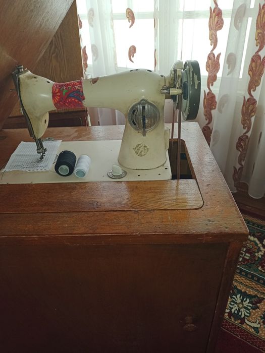 Тикув мошинаси сотилади