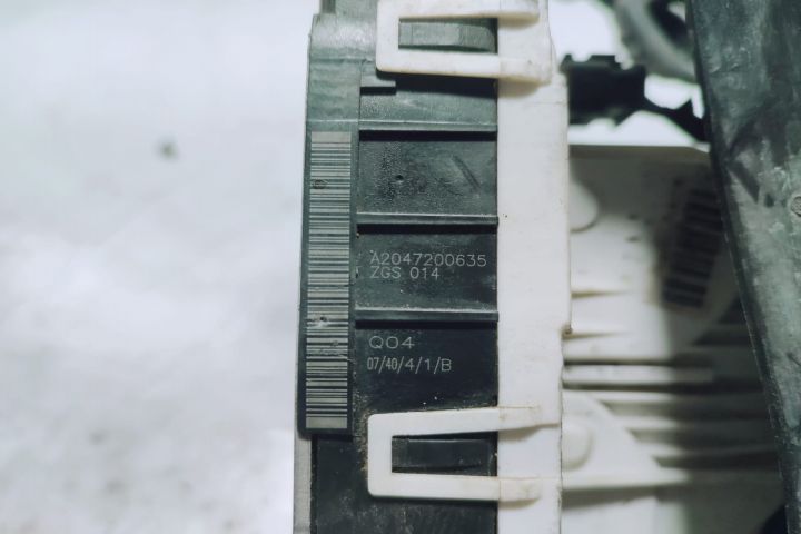 Broasca incuietoare usa dreapta fata a2047200635 Mercedes-Benz C-Class W204/S204  [din 2007 pana  2