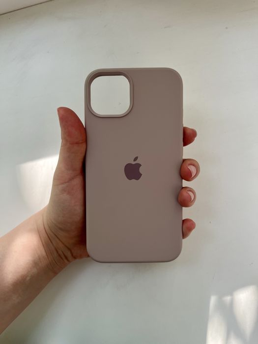 Чехлы на iPhone 13