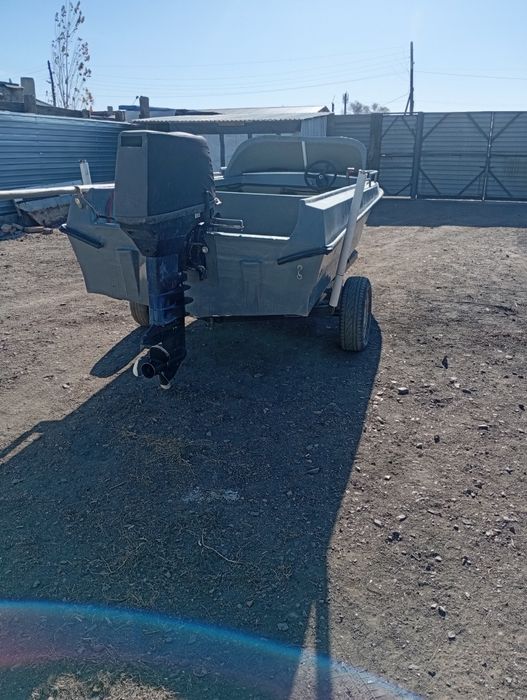 Лодка пластиковая .