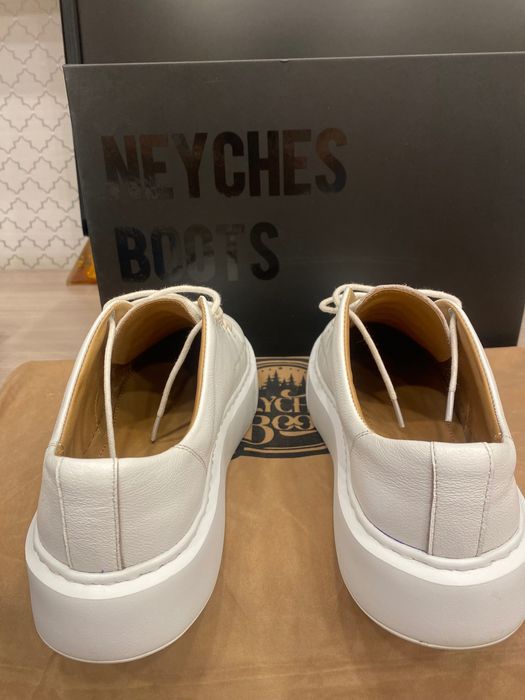 Продам кожаные белые кеды