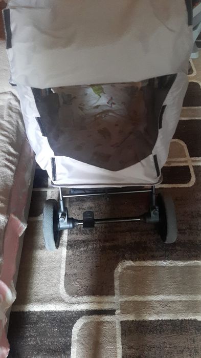 Продам детскую коляску осенняю.