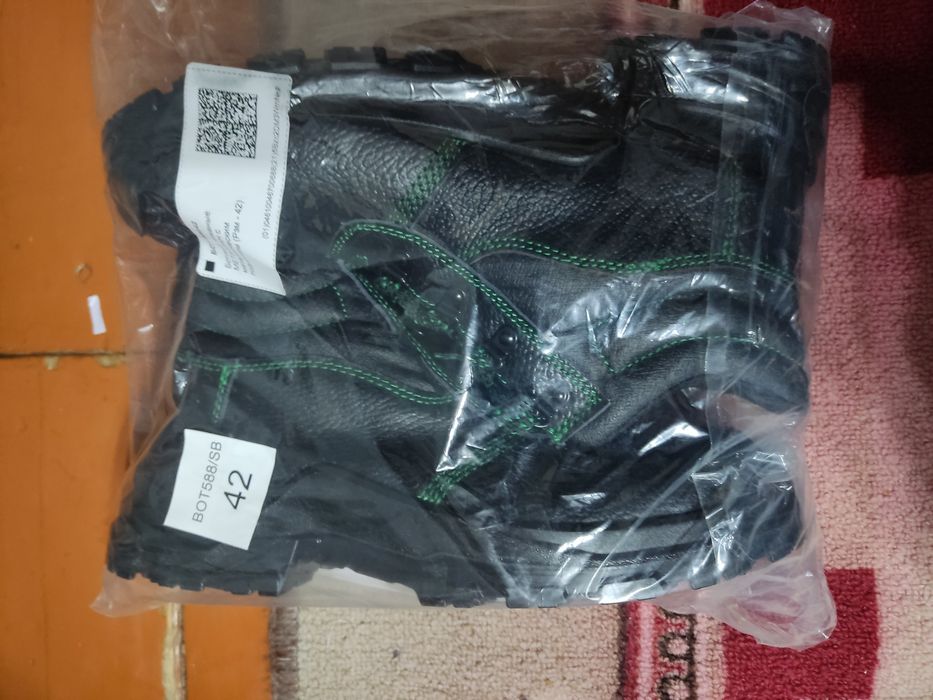 Ботинки в упаковке
