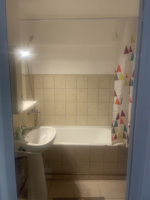 Apartament 2 camer de inchiriat etaj 2 deasupra la CEC