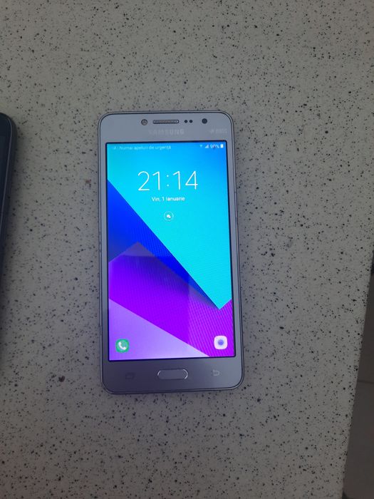 Vănd 3 telefoane