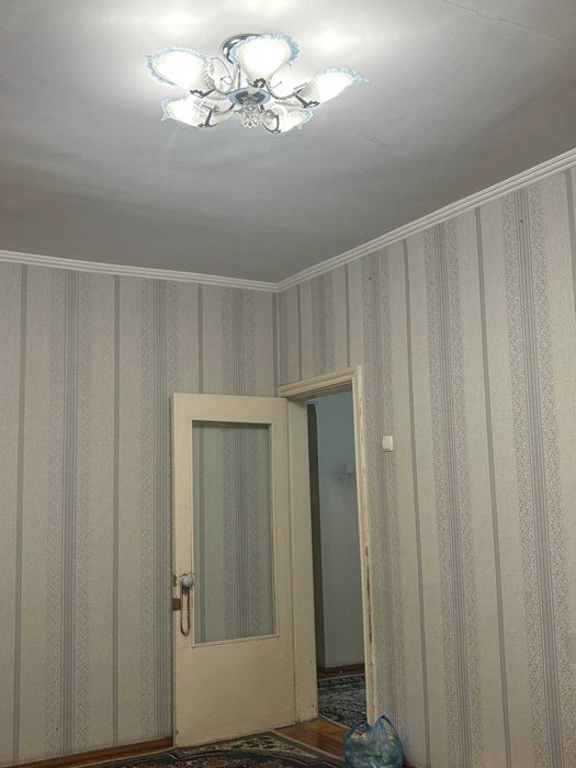 Юнусобод тумани 18-мавзеда кирпичний 77 серияли 3/4/4 СРОЧНО Сотилади.