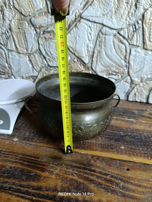 Стара кашпа и кутия