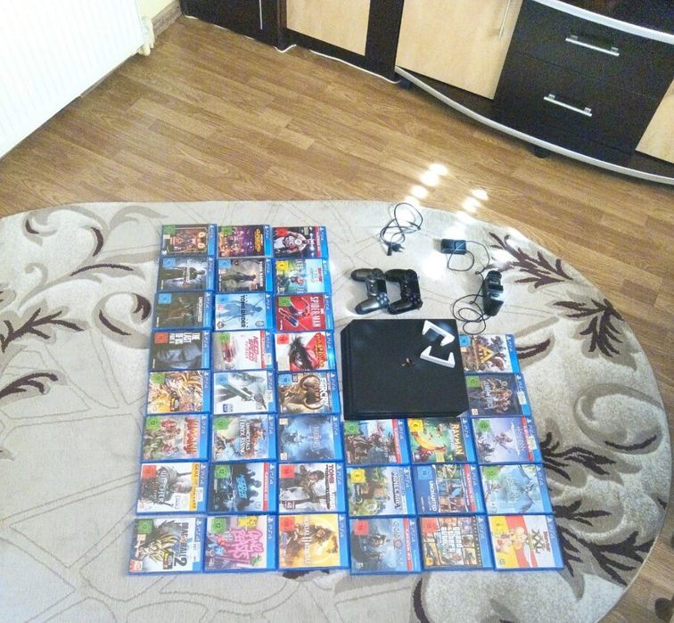 PS4 Pro 1TB, 35 jocuri (6 nedesfăcute)