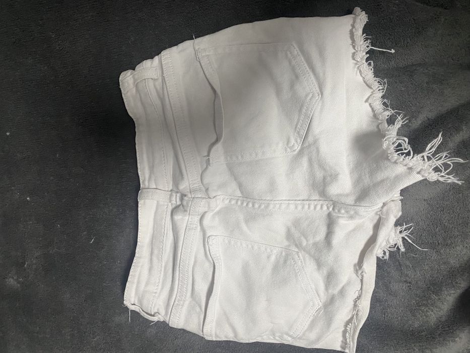 Дънкови късе гащи размер XS. Може да отговаря на детска номерация също