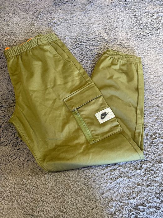 NIKE SPORTSWEAR WOVEN TROUSERS
Olive green  мъжка долница