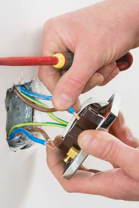 Electrician calificat/instalator sanitar/Intervenții și reparații