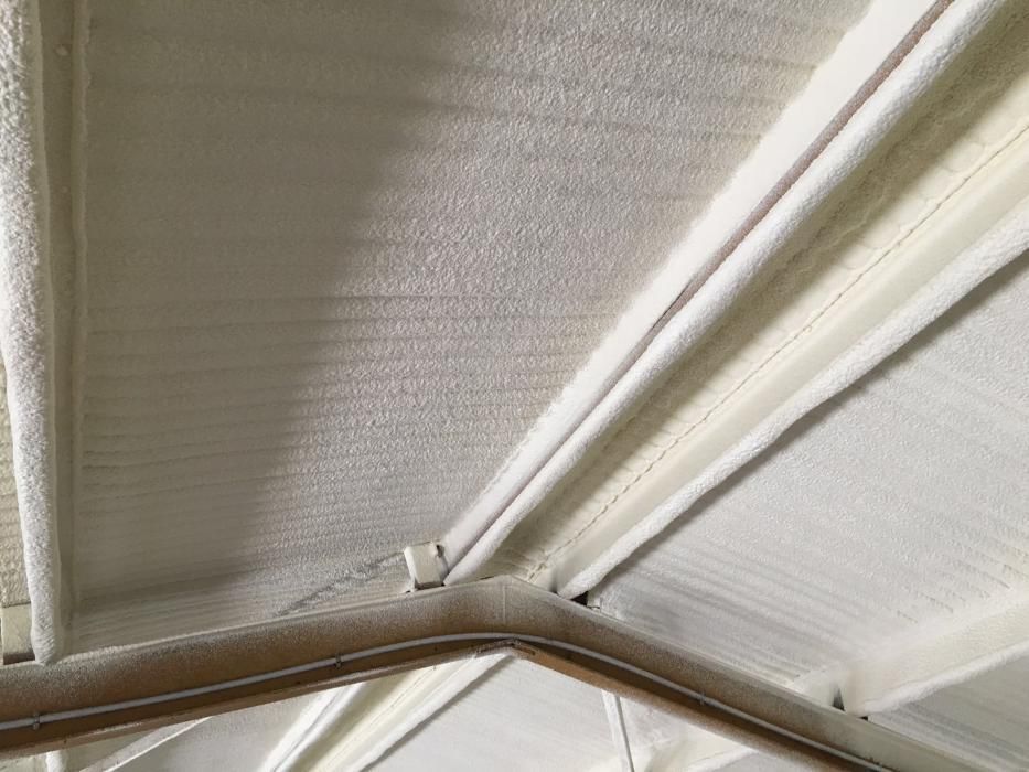 izolatii spuma poliuretanica