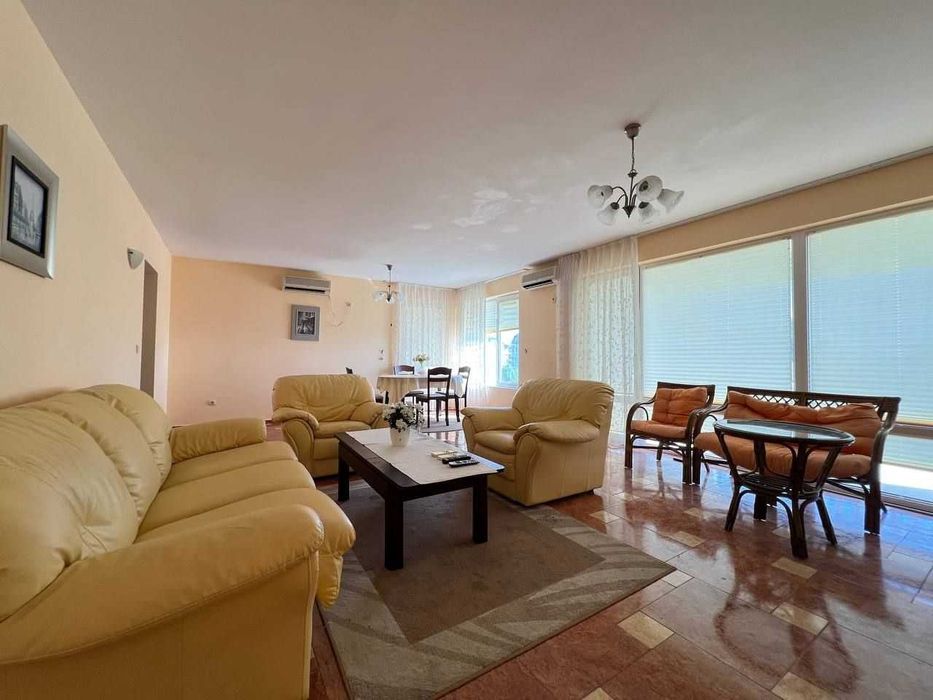 Продава се Тристаен апартамент в Свети Влас - 104 кв.м за 1798 €/кв.м - Снимка #1