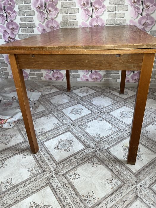 Стол для гостиной