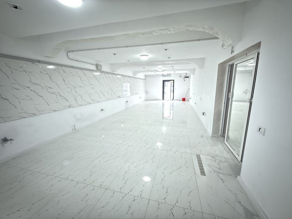 Inchiriez spatiu comercial central