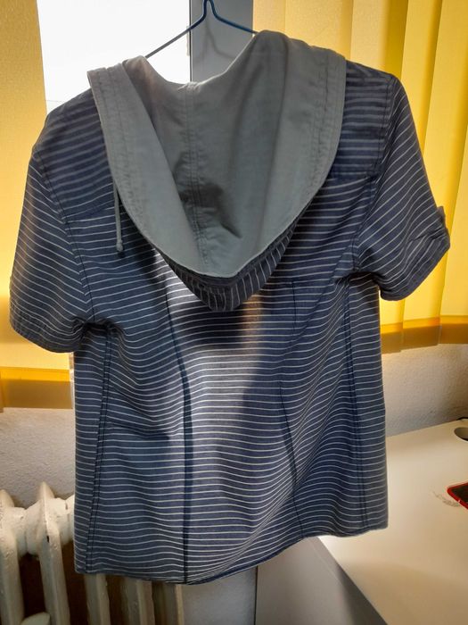 Camasa Bershka cu maneca scurta si gluga mas.S