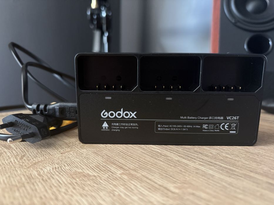 Incarcator triplu Godox pentru acumulator iV1 PRO V100 V860III NOU +