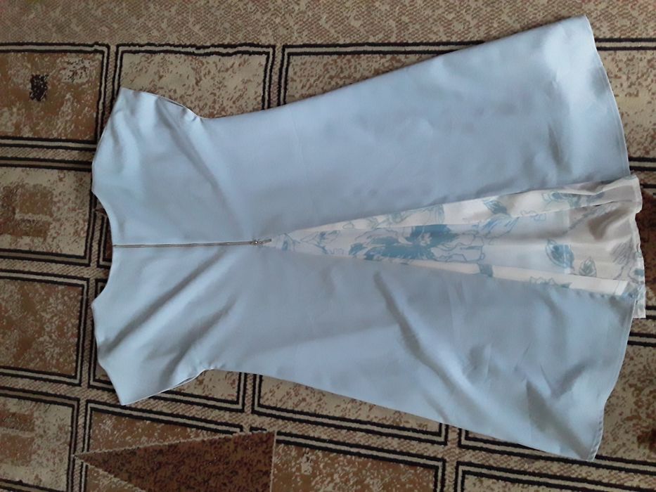 Продам платье голубого цвета