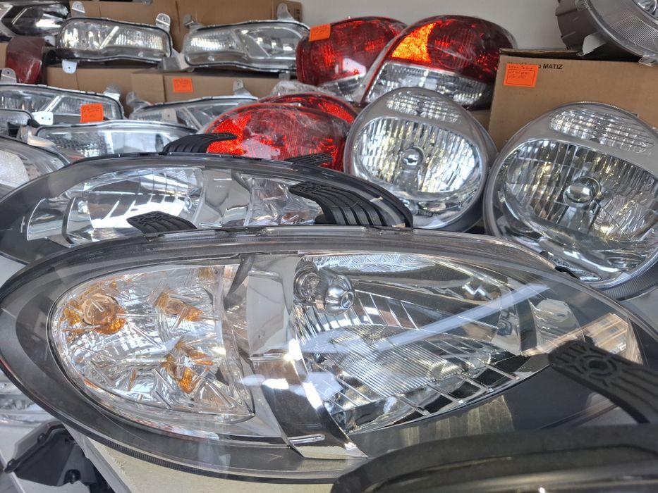 Jentra oldi fara, kobolt oldi va or faralar, va boshqa avtamobillar fa