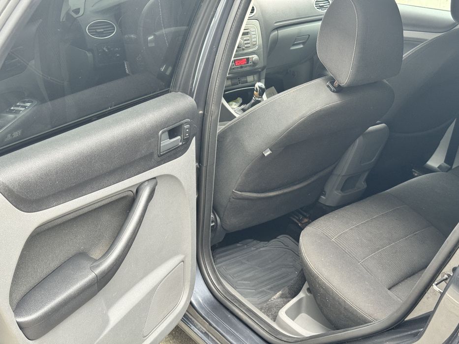 Ford Focus II Facelift Tournier model Ghia 2009