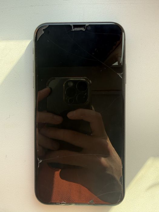 Продам Айфон 11 128гб