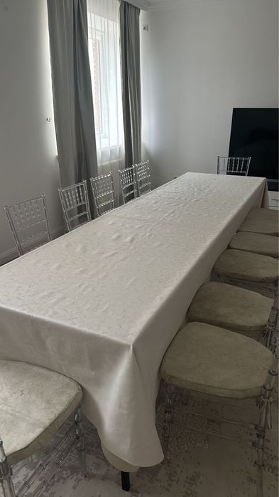 Столы и хрустальные стулья в аренду