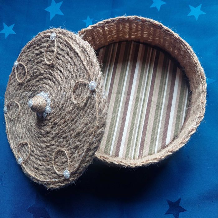 Ръчна изработка- панери и кошници от юта