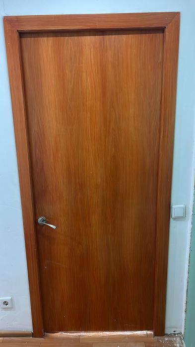 Продам межкомнатные двери, и двери  для туалета ванной