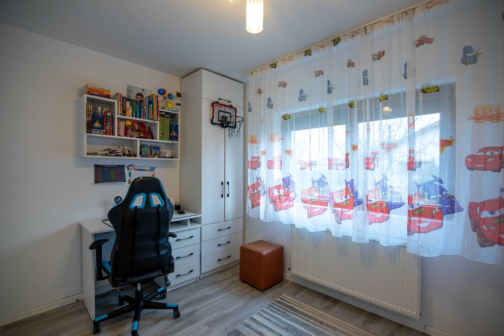 DUPLEX despartit prin camera tehnica