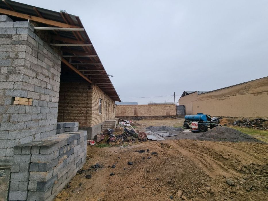 10 sotixli qurilishi tugalanmagan