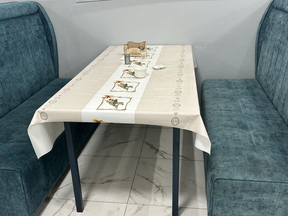 Продается стол стульями