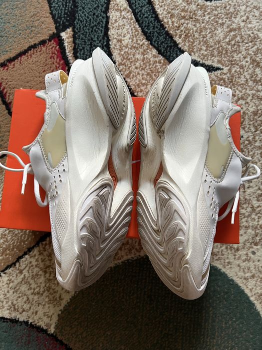 Converse albi cu siret