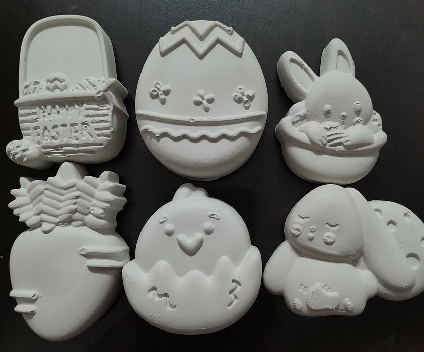 Великденски фигурки. Цена от 0.30 ст до 2.50 за брой.