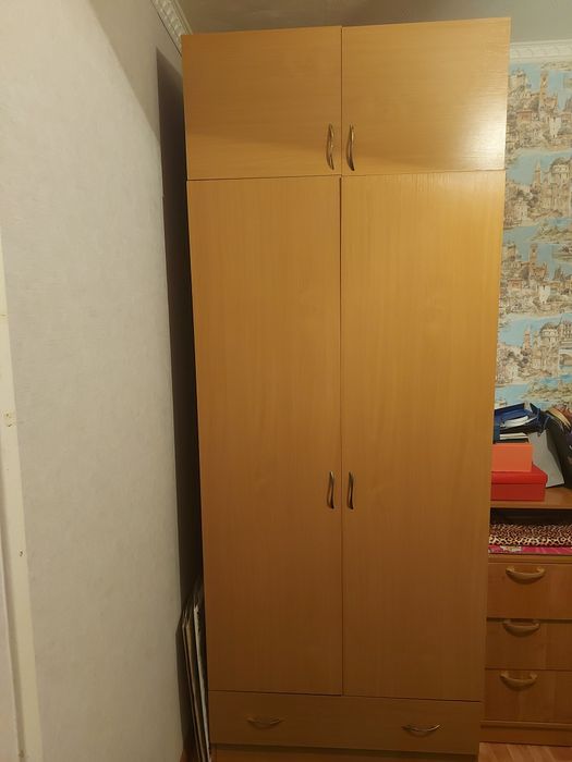 Продам большой вместительный плательный шкаф