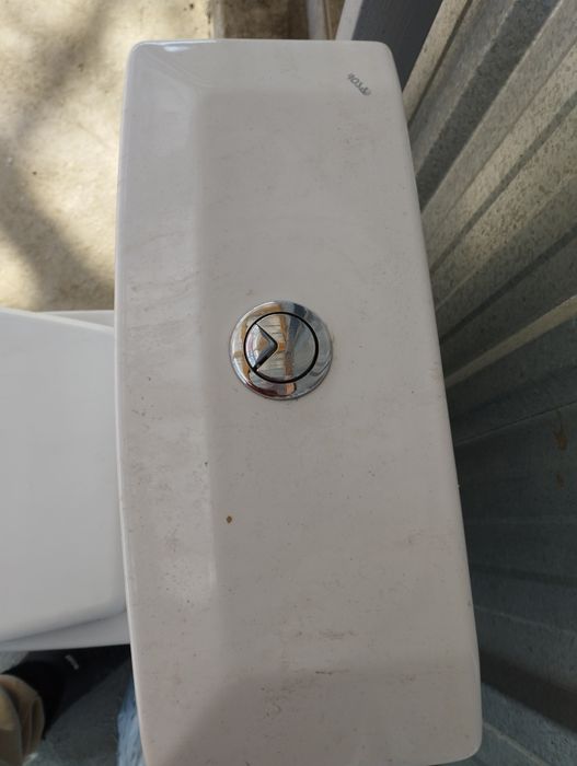 Продам унитаз в хорошем состоянии.