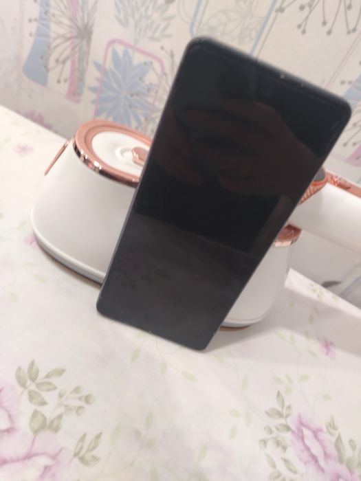 Samsung S20 FE в хорошем состоянии