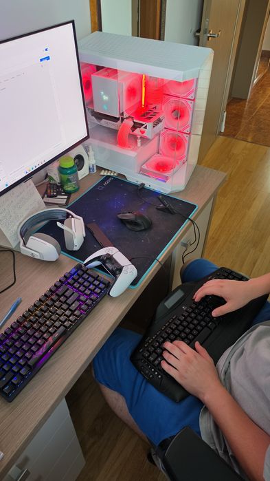 Tastatura Logitech MX 5500 stare ca Nouă.