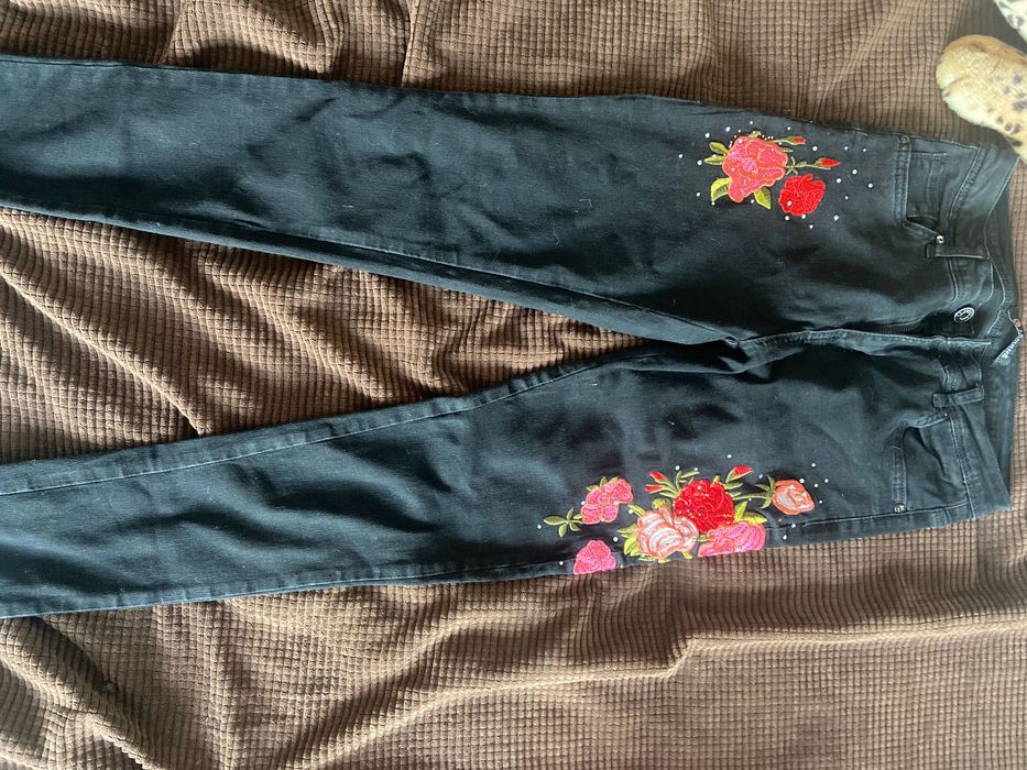 Черно и бяло дънки