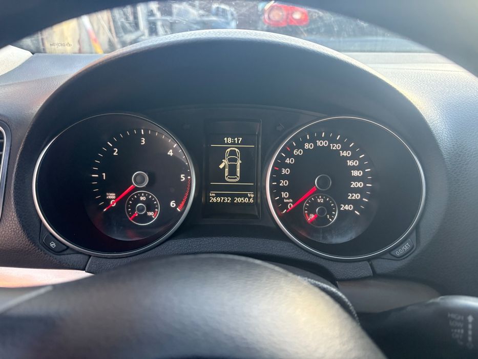 Vând VW Golf VI 2012  1, 6 tdi 4300 euro  stare f.buna