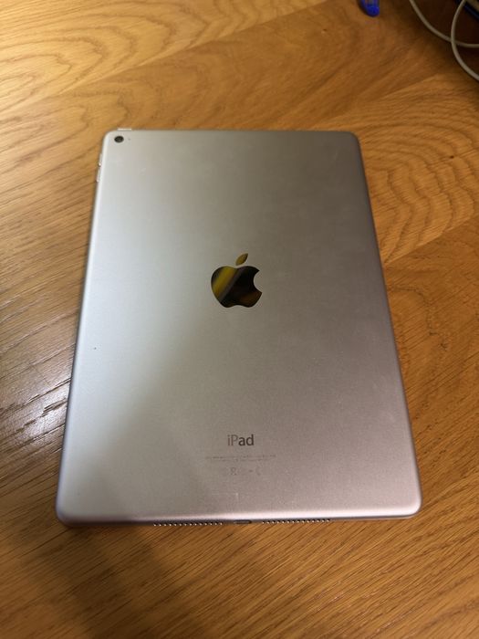 Продавам Ipad Air 2