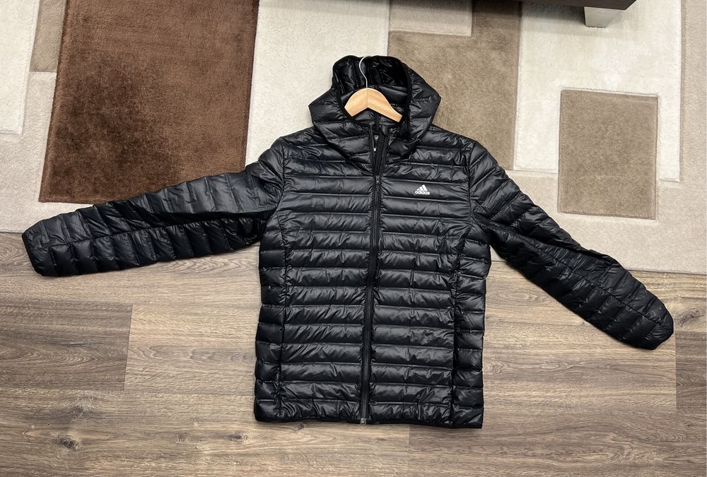 Geaca Adidas L neagra puf rata noua