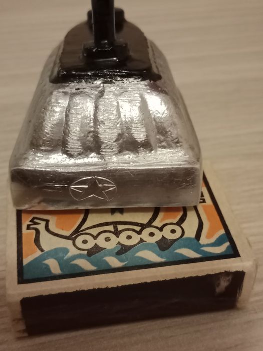 Продам старый сундук и старинный алюминиевый утюжок