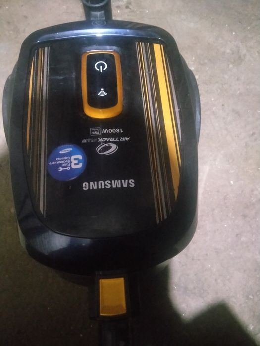 Пылесос Samsung 1800 Вт, управлени на шланге