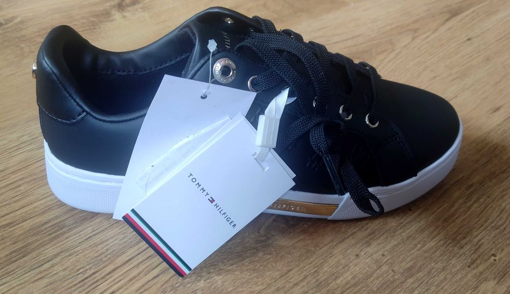 Tommy Hilfiger 36 номер, черни кожени сникърси, кецове с връзки нови