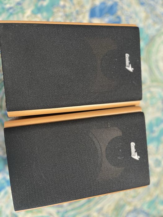 Sistem audio 2.1 + 4 boxe satelit (subwoofer activ inclus)