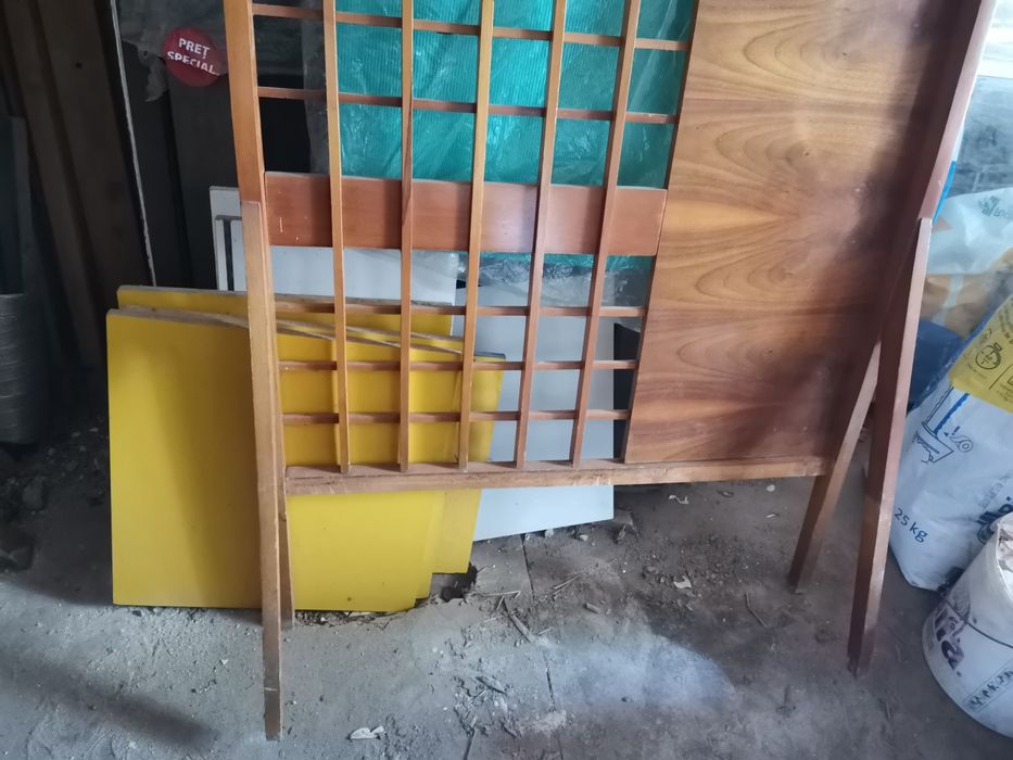 Cuier din lemn  de fag( vintage),simplu si discret